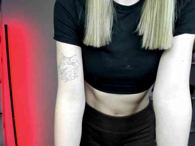 EvelynBlond26 webcam