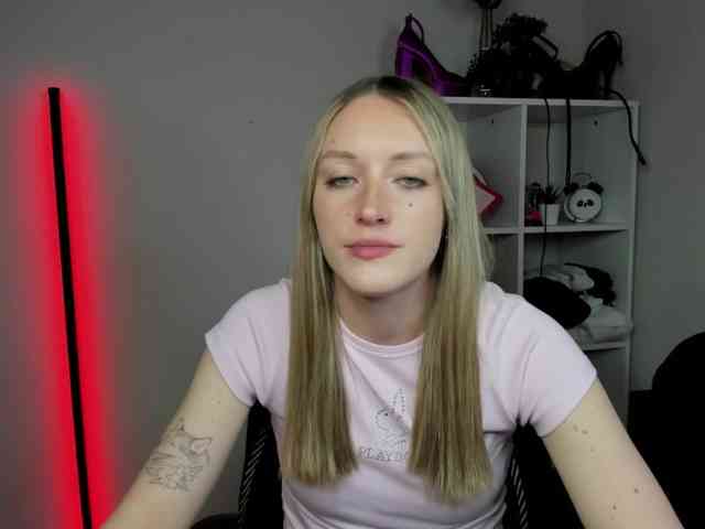 EvelynBlond26