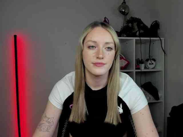 EvelynBlond26