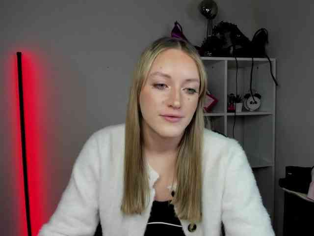 EvelynBlond26