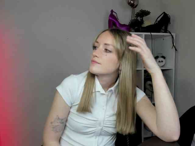 EvelynBlond26
