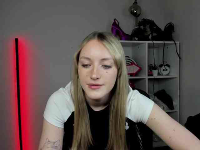 EvelynBlond26