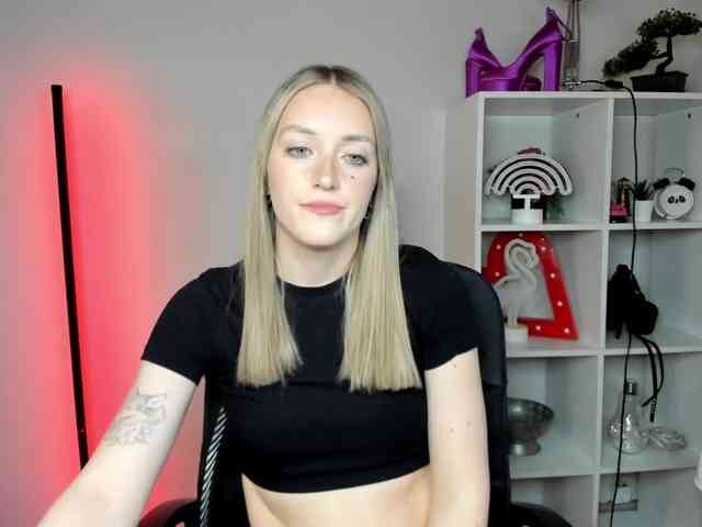 EvelynBlond Live Webcam on BongaCams