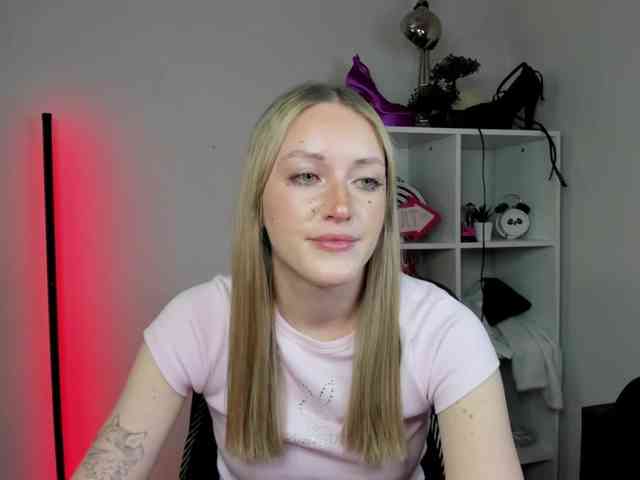 EvelynBlond26