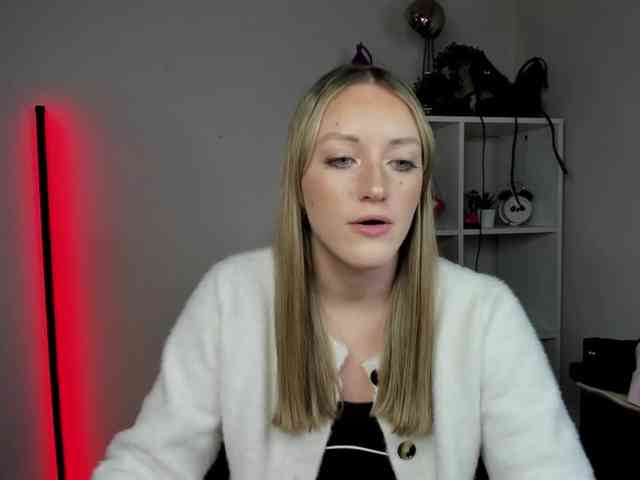 EvelynBlond26 webcam
