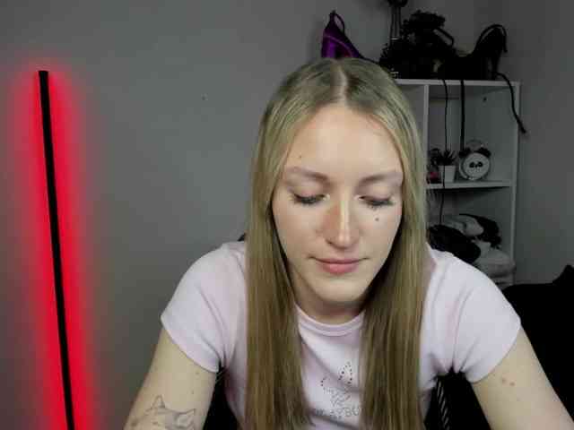 EvelynBlond26