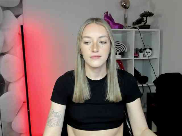 EvelynBlond26 webcam