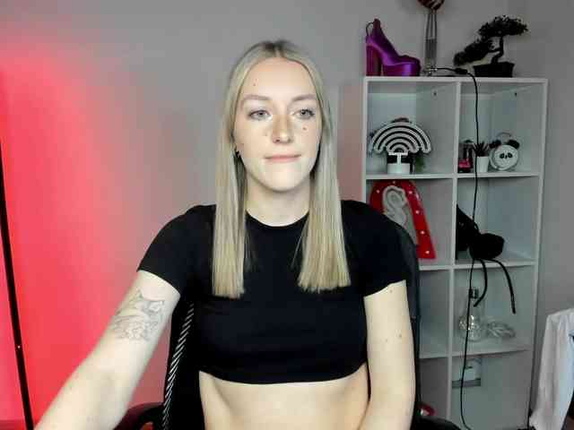 EvelynBlond26 webcam