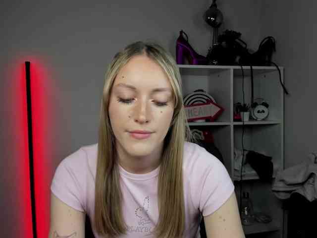EvelynBlond26