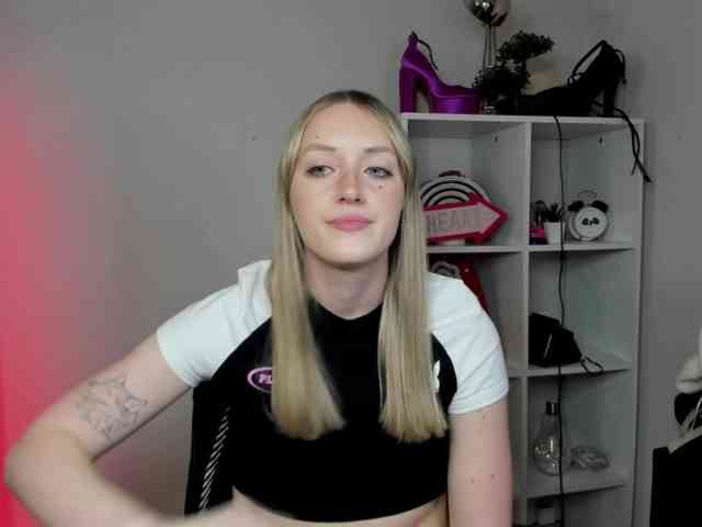 EvelynBlond26