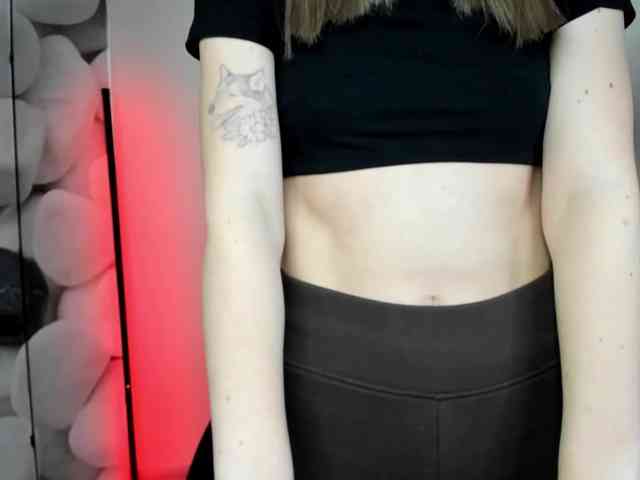 EvelynBlond26 webcam