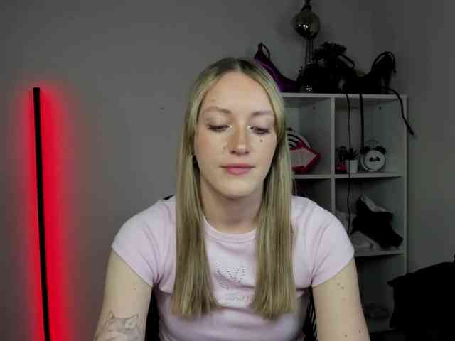 EvelynBlond26