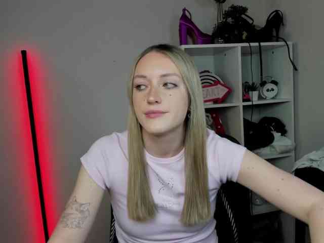 EvelynBlond26