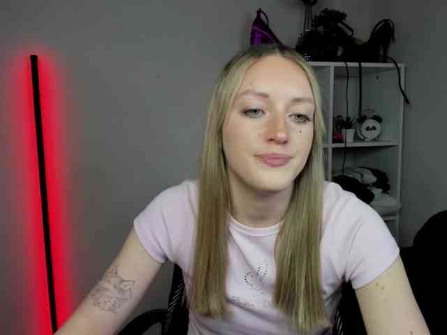 EvelynBlond26