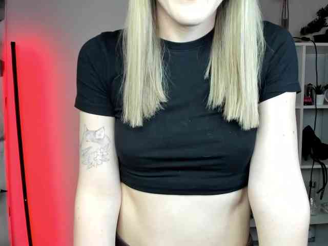 EvelynBlond26 webcam