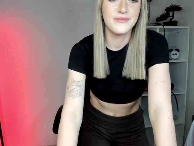 EvelynBlond26 webcam