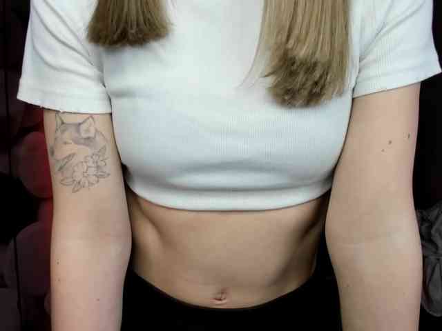 EvelynBlond26 webcam