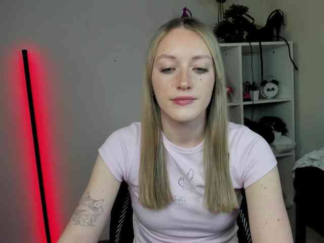 EvelynBlond26