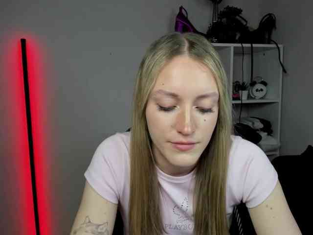 EvelynBlond26