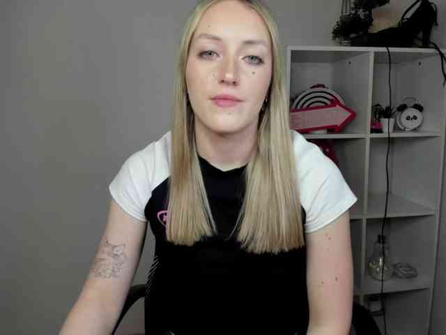 EvelynBlond26