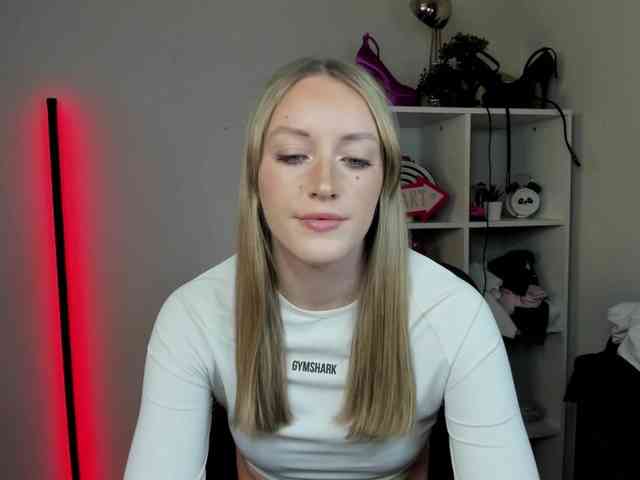 EvelynBlond26