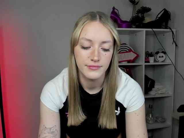 EvelynBlond26