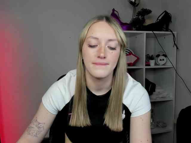 EvelynBlond26