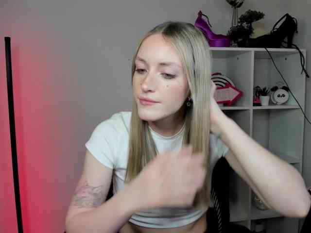 EvelynBlond26