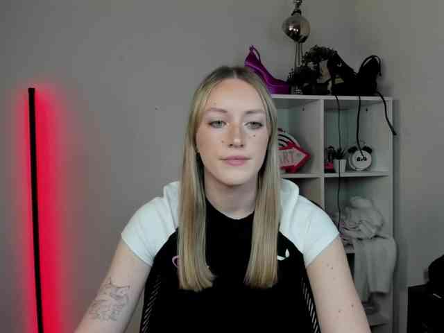 EvelynBlond26