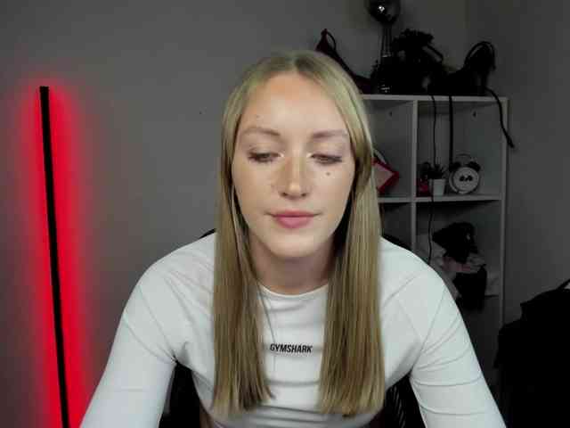 EvelynBlond26