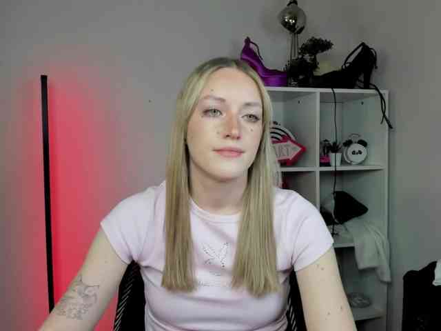 EvelynBlond26