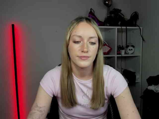 EvelynBlond26