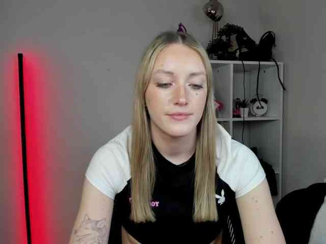 EvelynBlond26