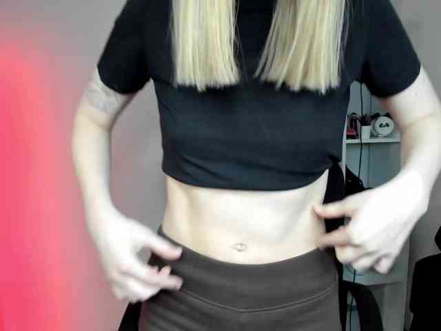 EvelynBlond26 webcam
