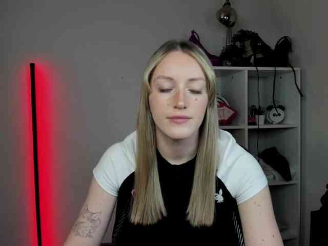 EvelynBlond26