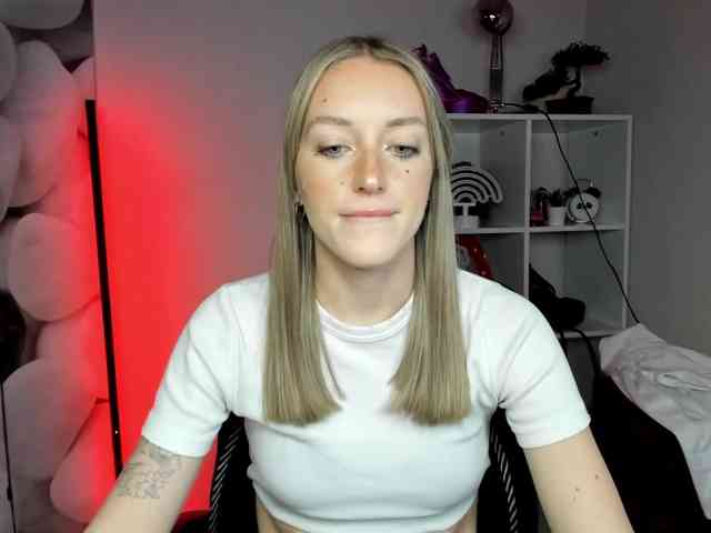 EvelynBlond26 webcam