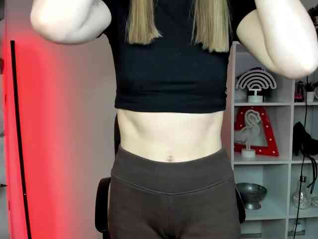 EvelynBlond26 webcam