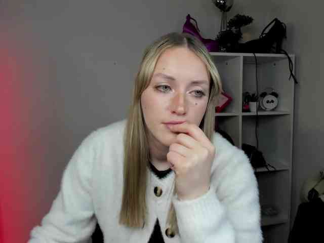 EvelynBlond26
