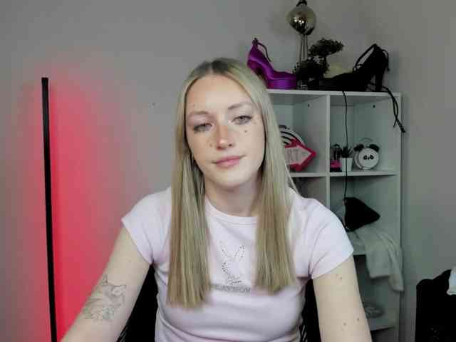 EvelynBlond26