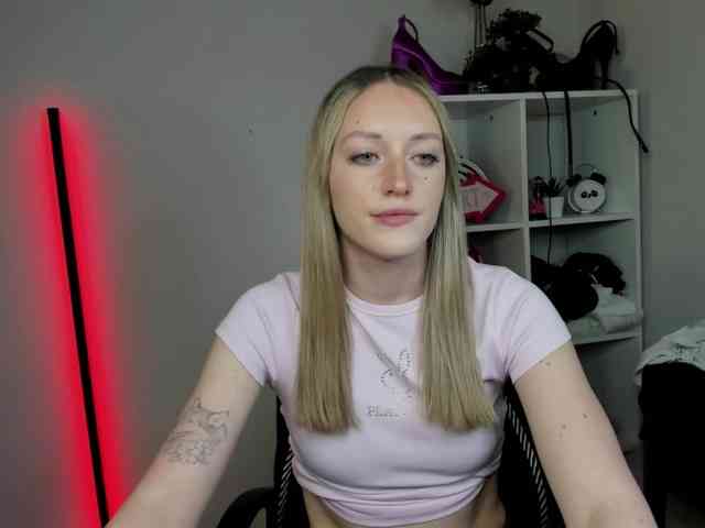 EvelynBlond26