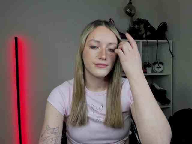 EvelynBlond26