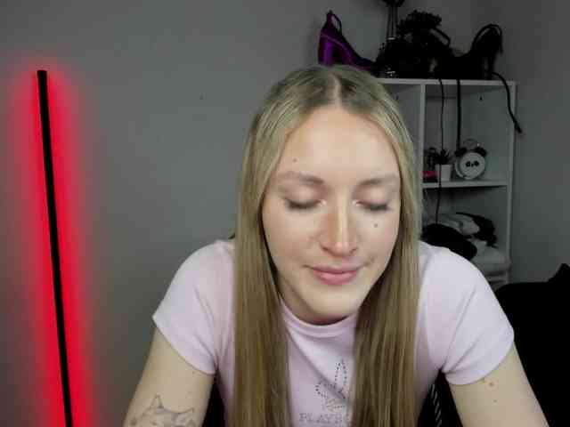 EvelynBlond26