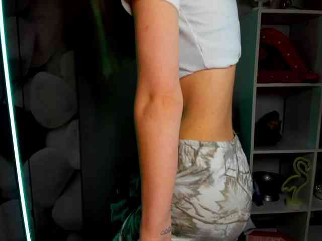 EvelynBlond26 webcam