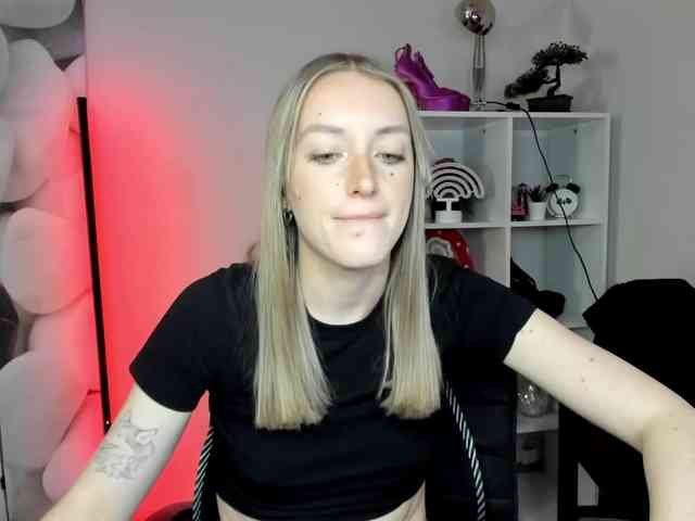 EvelynBlond26 webcam