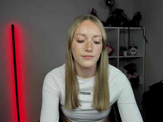 EvelynBlond26