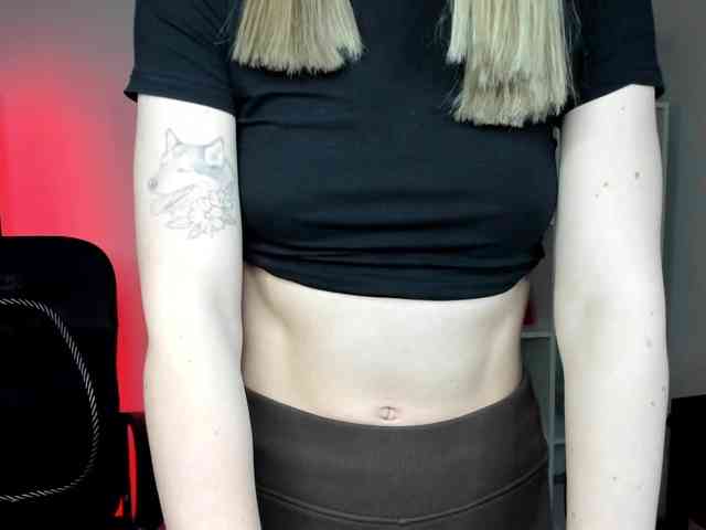 EvelynBlond26 webcam