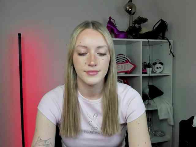 EvelynBlond26