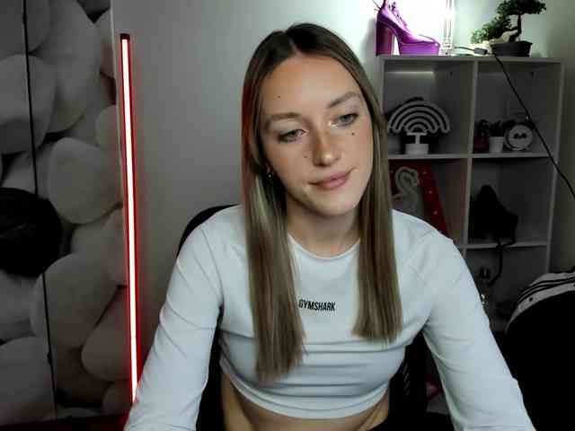 EvelynBlond26 webcam