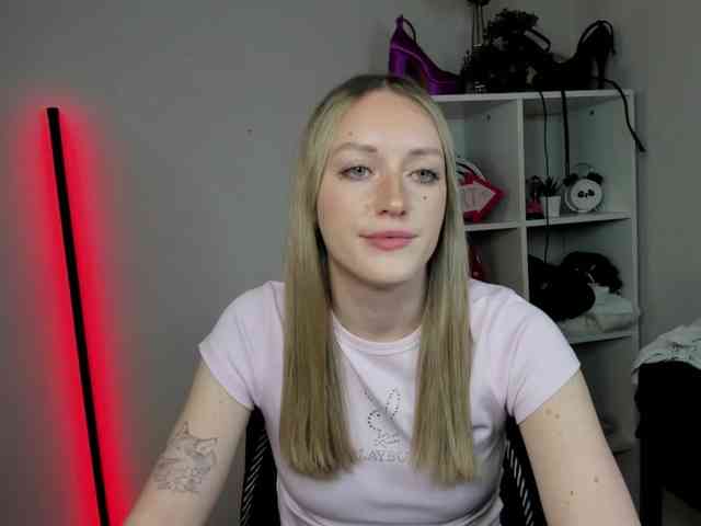 EvelynBlond26