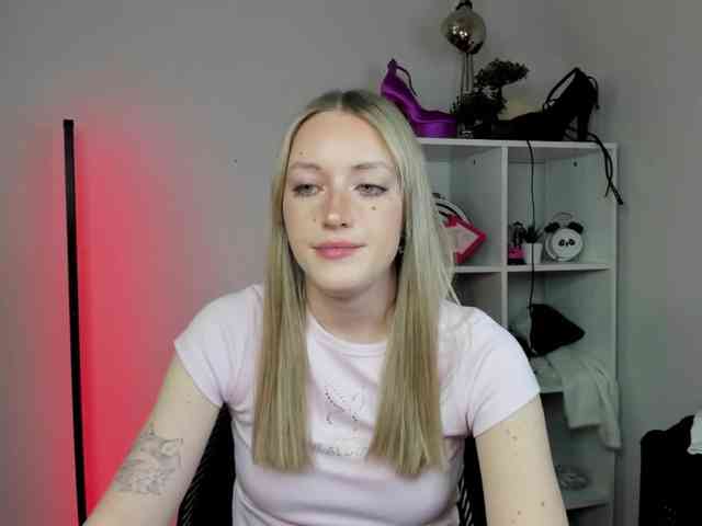 EvelynBlond26